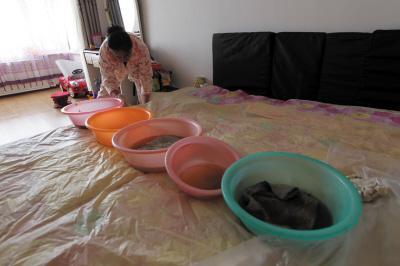 云阳楼上漏水，住户失联，小区没物管，业主维权难！律师来支招……